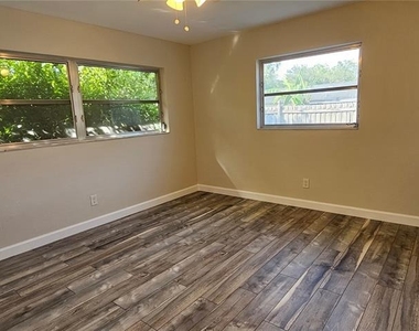 1329 Fairfield Drive - Photo Thumbnail 23