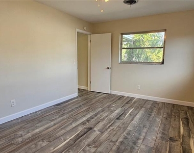 1329 Fairfield Drive - Photo Thumbnail 2