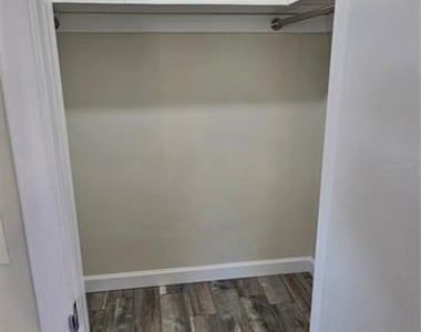 1329 Fairfield Drive - Photo Thumbnail 6