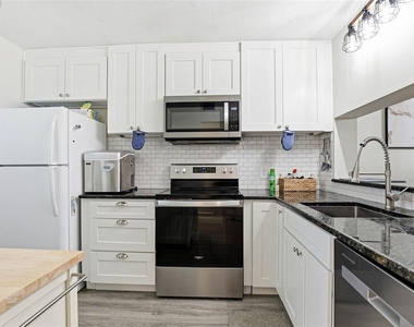 2424 W Tampa Bay Boulevard - Photo Thumbnail 3