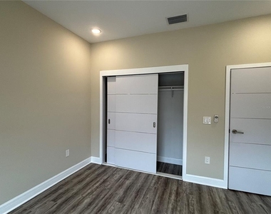 2021 Greenbriar Terrace - Photo Thumbnail 27