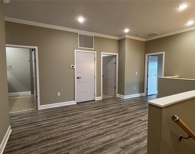 2021 Greenbriar Terrace - Photo Thumbnail 14