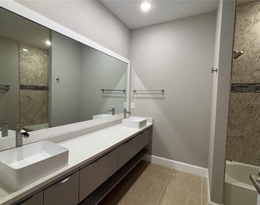 2021 Greenbriar Terrace - Photo Thumbnail 23