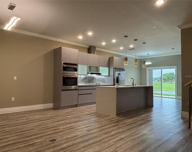 2021 Greenbriar Terrace - Photo Thumbnail 3