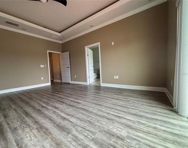 2021 Greenbriar Terrace - Photo Thumbnail 17