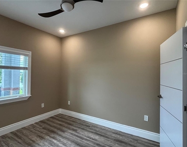 2021 Greenbriar Terrace - Photo Thumbnail 7