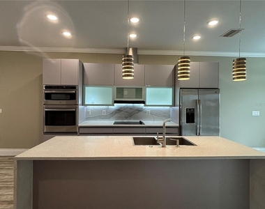 2021 Greenbriar Terrace - Photo Thumbnail 4
