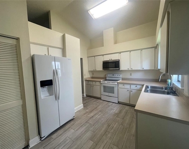 13104 Barth Place - Photo Thumbnail 3
