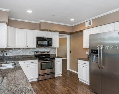 2608 Oakwood Drive - Photo Thumbnail 3