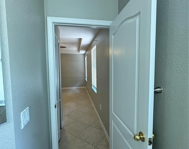 18006 Birdwater Drive - Photo Thumbnail 32