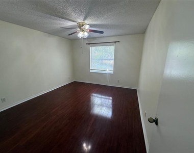 6711 Green Island Circle - Photo Thumbnail 7