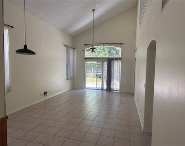 6711 Green Island Circle - Photo Thumbnail 2