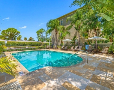 7125 102nd Lane - Photo Thumbnail 4