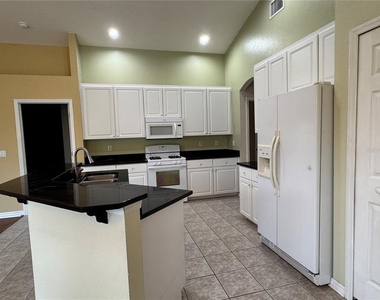 10207 Quails Landing Avenue - Photo Thumbnail 9