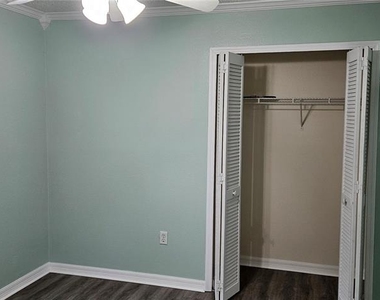 3186 Bentley Drive - Photo Thumbnail 4