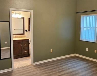 3186 Bentley Drive - Photo Thumbnail 8
