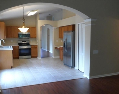 30709 Lanesborough Circle - Photo Thumbnail 5