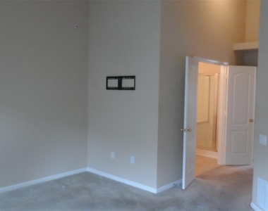 30709 Lanesborough Circle - Photo Thumbnail 13