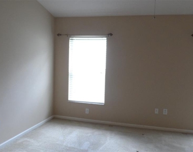 30709 Lanesborough Circle - Photo Thumbnail 12
