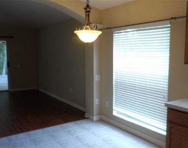 30709 Lanesborough Circle - Photo Thumbnail 6