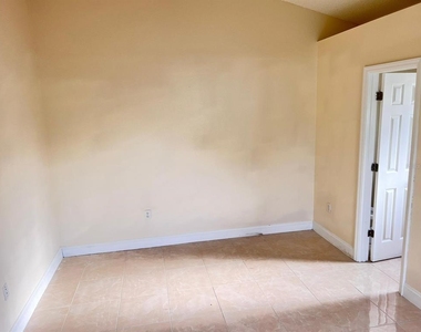 961 Derbyshire Drive - Photo Thumbnail 9
