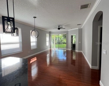 1604 Eagle Feather Drive - Photo Thumbnail 6