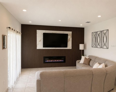 1051 Patriot Loop - Photo Thumbnail 2