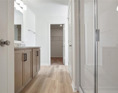 9224 Westside Hills Drive - Photo Thumbnail 14
