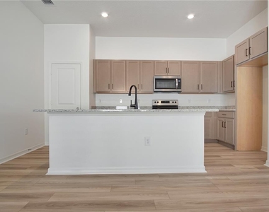 9224 Westside Hills Drive - Photo Thumbnail 4