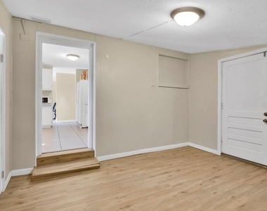 218 Dennis Avenue - Photo Thumbnail 11
