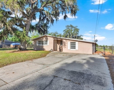 218 Dennis Avenue - Photo Thumbnail 2