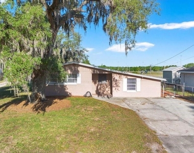 218 Dennis Avenue - Photo Thumbnail 1