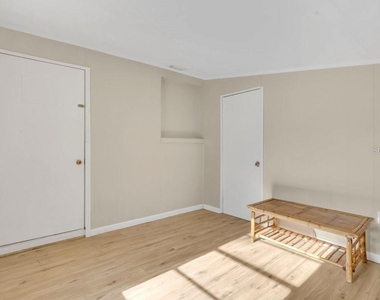 218 Dennis Avenue - Photo Thumbnail 4
