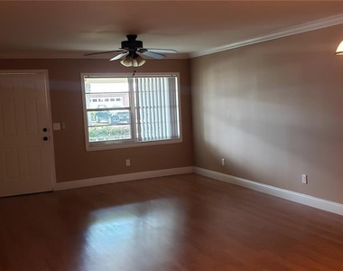 9142 Sw 82nd Terrace - Photo Thumbnail 2