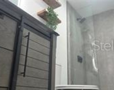 1152 Ne 9 Street - Photo Thumbnail 7