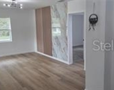 1152 Ne 9 Street - Photo Thumbnail 4