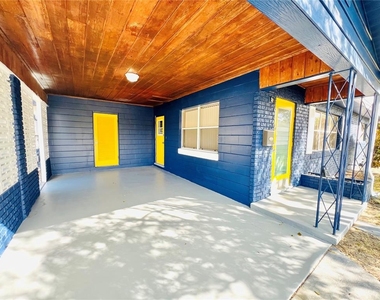 501 Avenue G Se - Photo Thumbnail 1