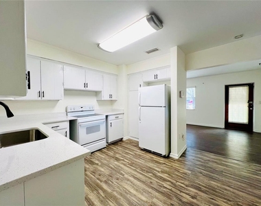 501 Avenue G Se - Photo Thumbnail 12