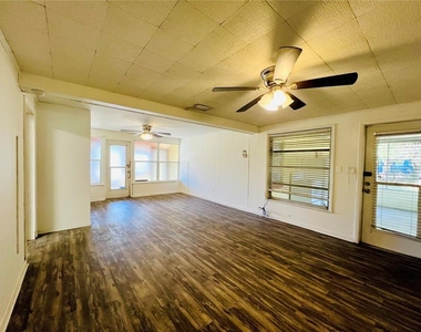 501 Avenue G Se - Photo Thumbnail 13