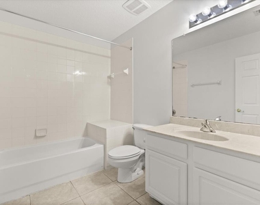909 Waterside Lane - Photo Thumbnail 15