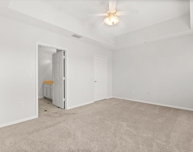 909 Waterside Lane - Photo Thumbnail 17