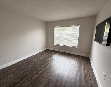 8846 Grand Palms Circle - Photo Thumbnail 18