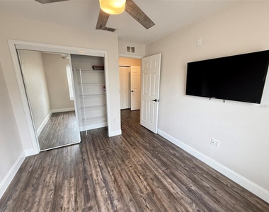 8846 Grand Palms Circle - Photo Thumbnail 15