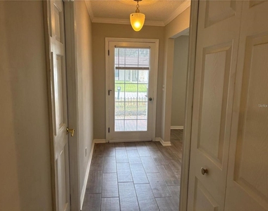 105 E Cottesmore Circle - Photo Thumbnail 8
