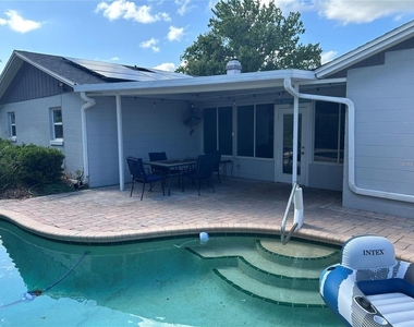 105 E Cottesmore Circle - Photo Thumbnail 18