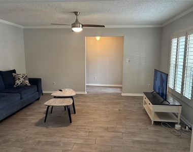105 E Cottesmore Circle - Photo Thumbnail 2