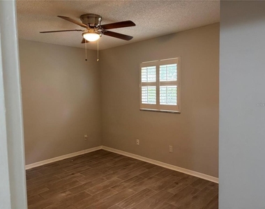 105 E Cottesmore Circle - Photo Thumbnail 6