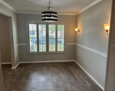 105 E Cottesmore Circle - Photo Thumbnail 7