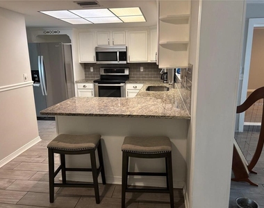 105 E Cottesmore Circle - Photo Thumbnail 12