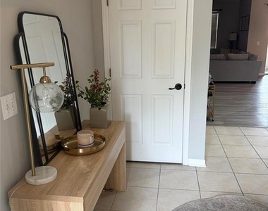 4056 Alan Drive - Photo Thumbnail 5
